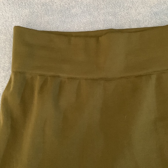 8 pairs of leggings. Small - Picture 2 of 16